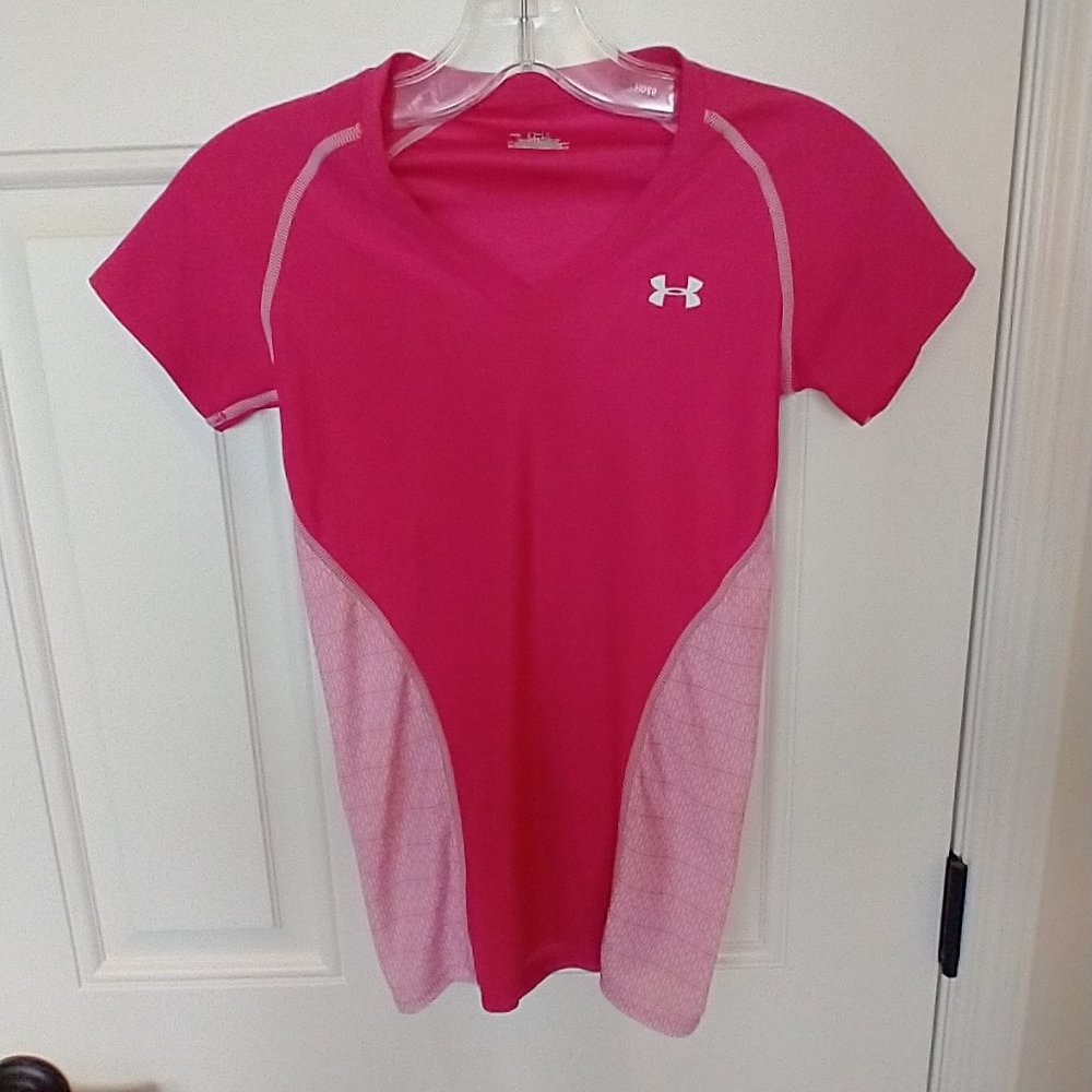 Women's Size XS Under Armour HeatGear running / training pink short sleeve shirt
